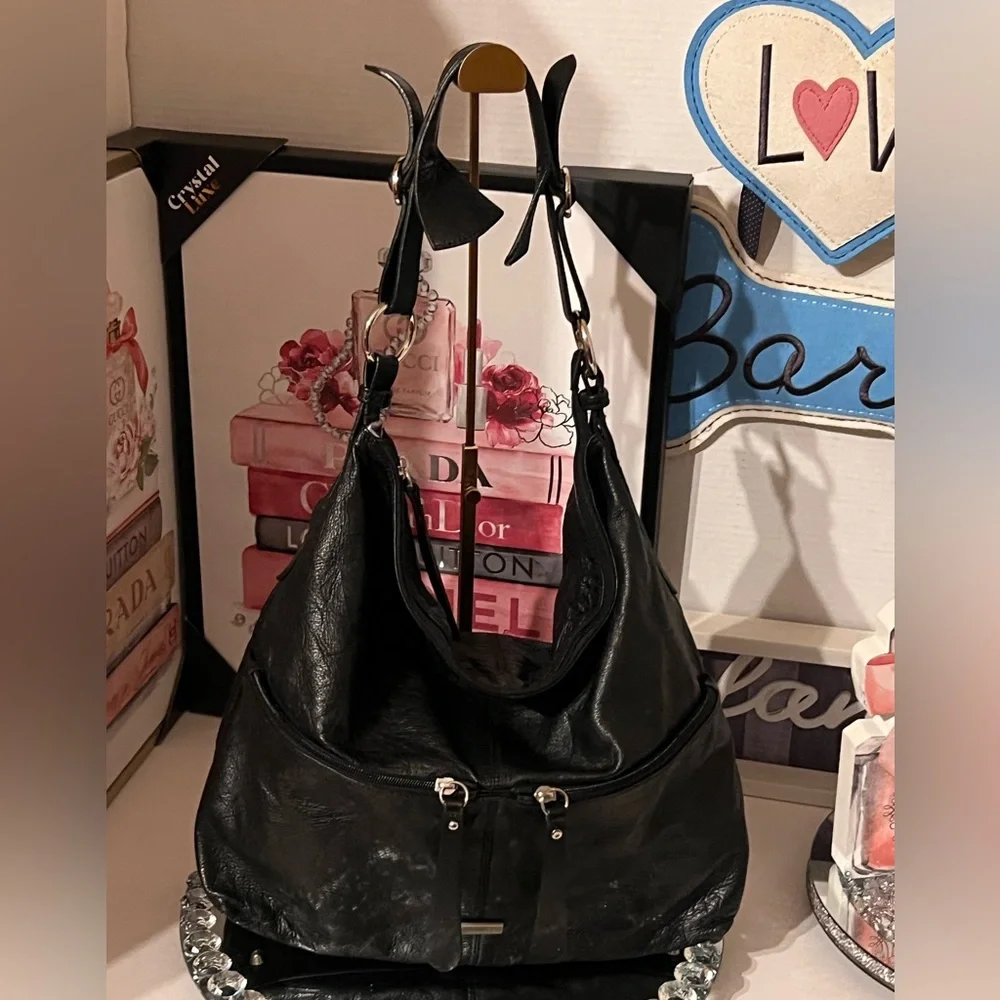 Pulicati black leather shoulder bag, made in Italy.